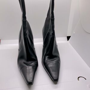 Arturo Chiang Black Leather Ankle Boots Stylish Comfort Sz 8.5 / 2” heel